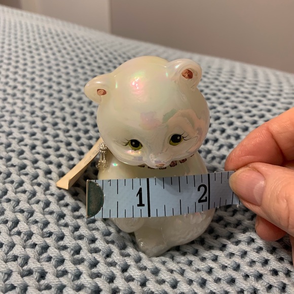 Fenton white Opalescent June Birthstone Glass Bear - Picture 3 of 6